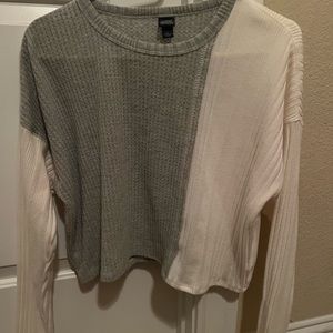 Gray and white long sleeve shirt